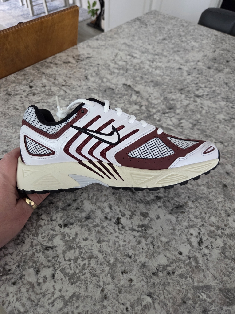 New Nike Air Pegasus Women’s White and Burgundy /brown Athletic Sneakers Sz W9